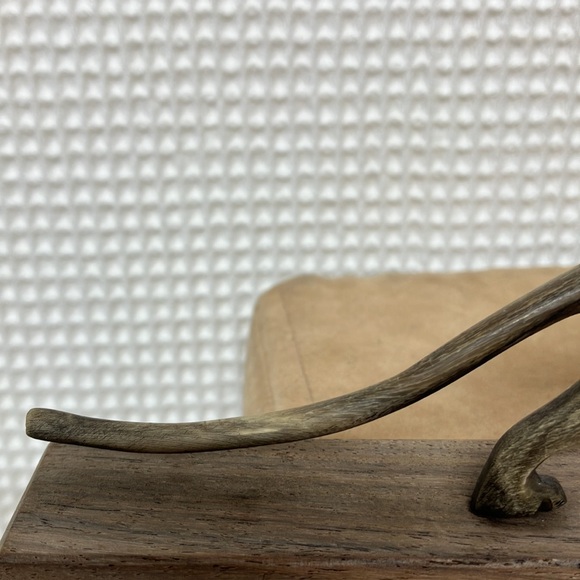 Carved Panther on wood base - Picture 5 of 6